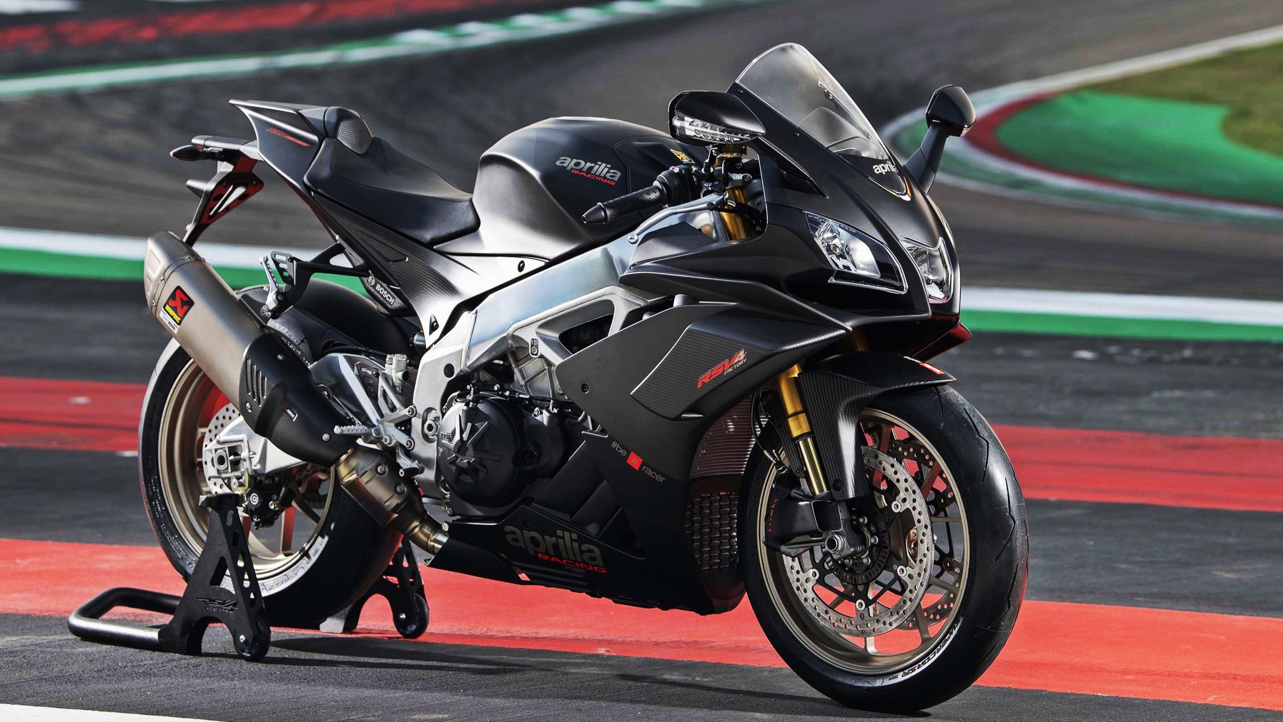 随机梅西攻入倒勾绝杀，巴萨客场取胜，梅西进巴萨