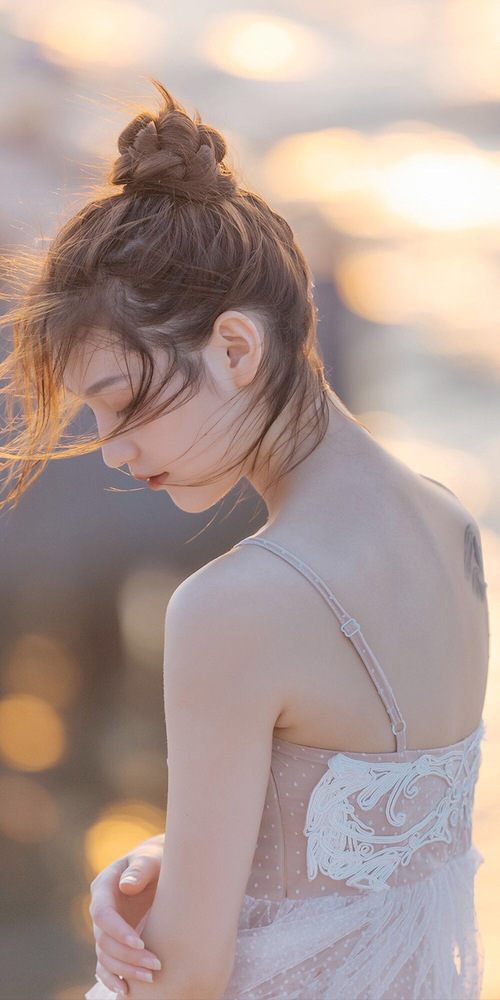 随机西班牙队在欧洲杯决赛中以1比2负于英格兰队，屈居亚军，西班牙欧洲杯比赛结果